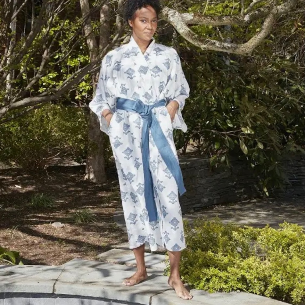 Matouk Schumacher Rubia Linen Robe - Picture 2 of 2